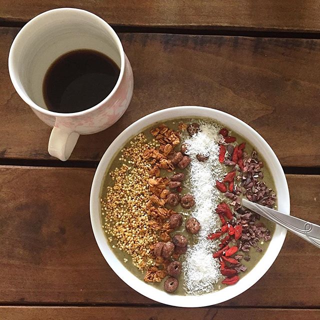 smoothie-bowl-breakfast