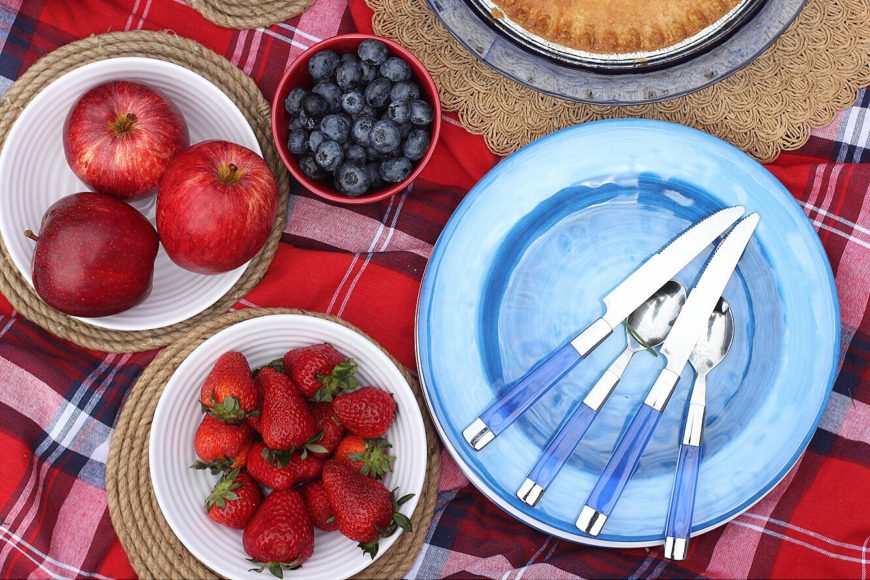 How to Host the Perfect Memorial Day Picnic girl about columbus