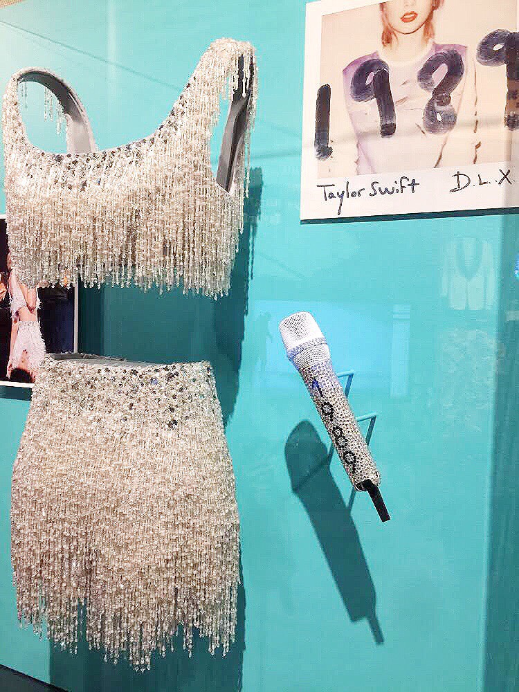 taylor swift rock and roll hall of fame