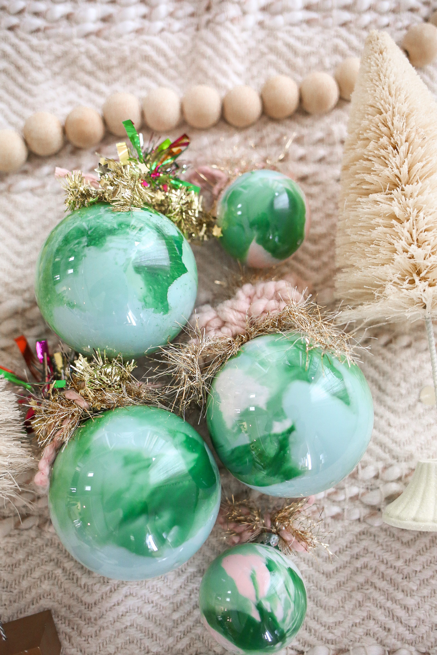 Easy Christmas DIY Paint Shaking Ornaments