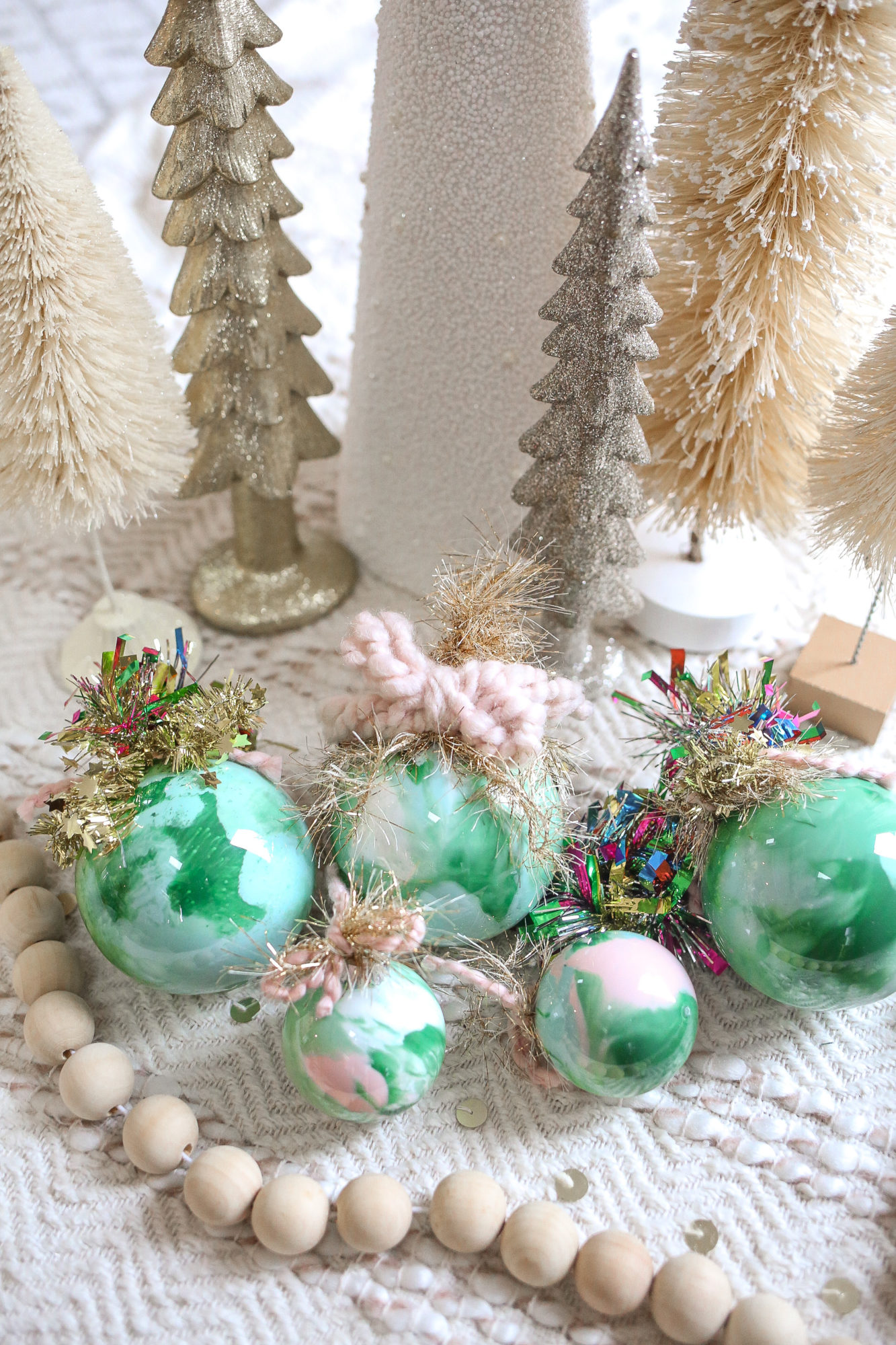 Easy Christmas DIY Paint Shaking Ornaments