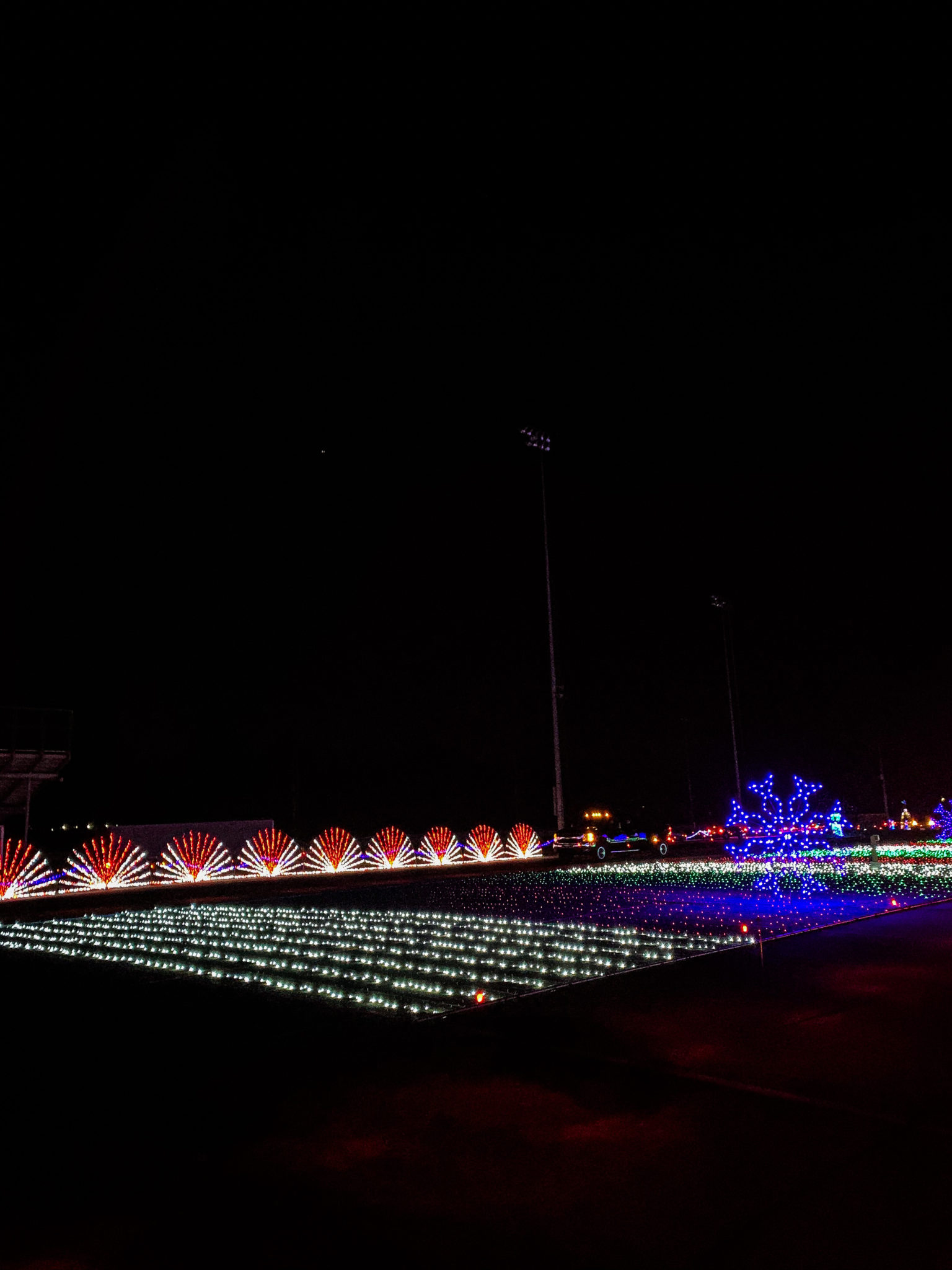 2020 Drivable Ohio Holiday Lights Trail girl about columbus