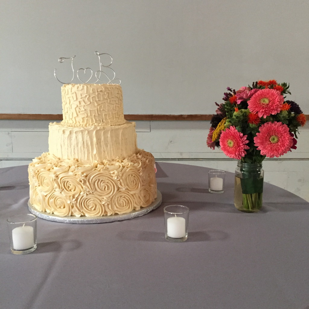 wedding-cake-and-flowers