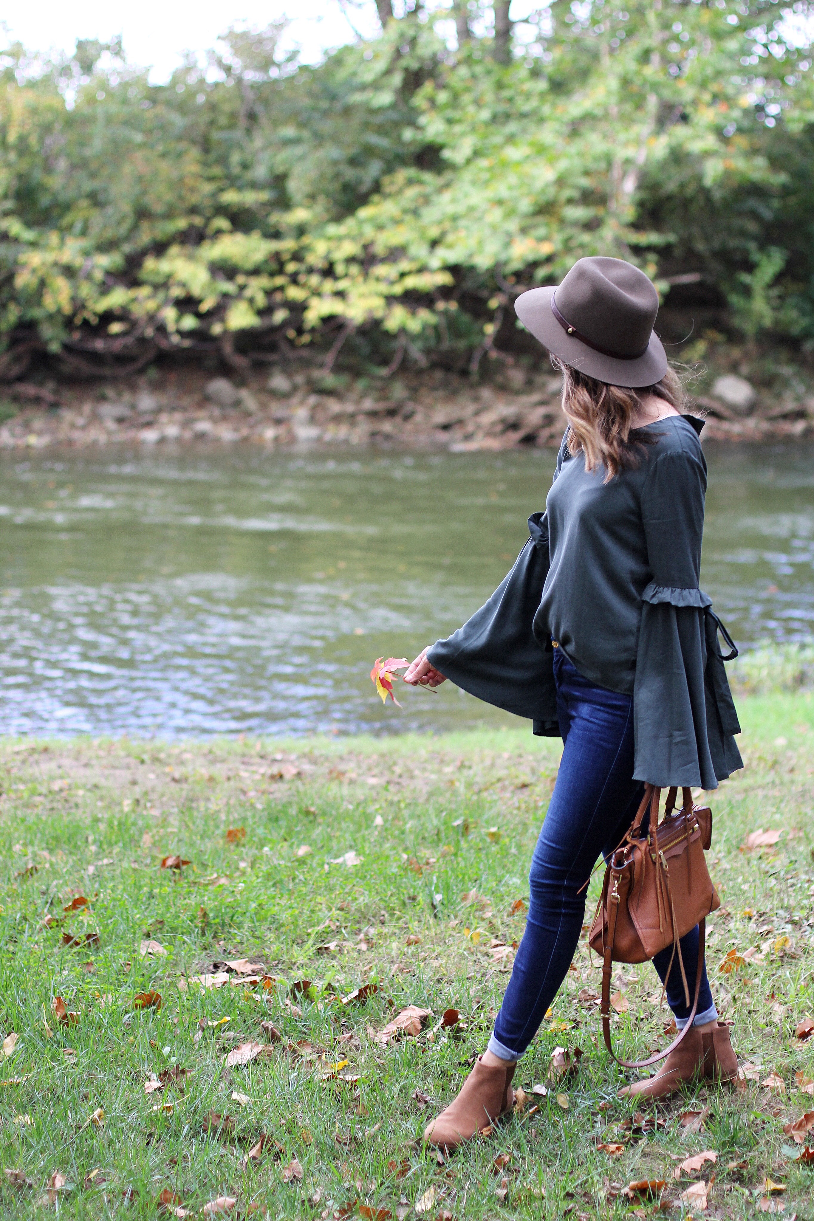 green bell sleeve top // girl about columbus