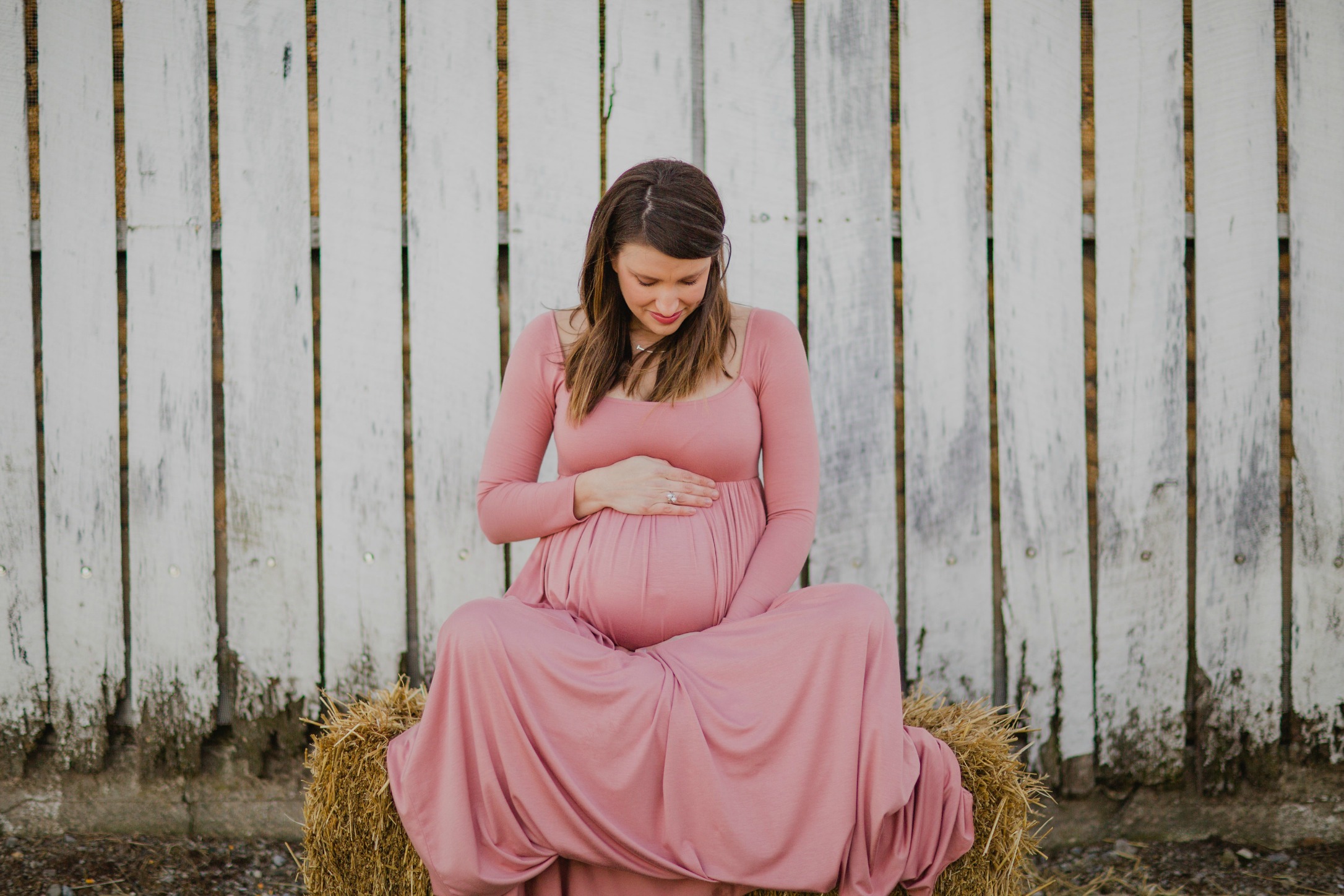 What to Wear for Your Maternity Photos - amanda party + home